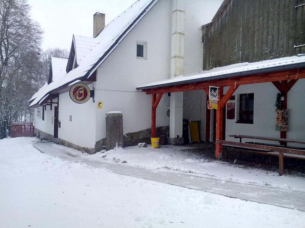 Penzion U Dvojice โนเวมิสโต นา โมราเวีย ภายนอก รูปภาพ
